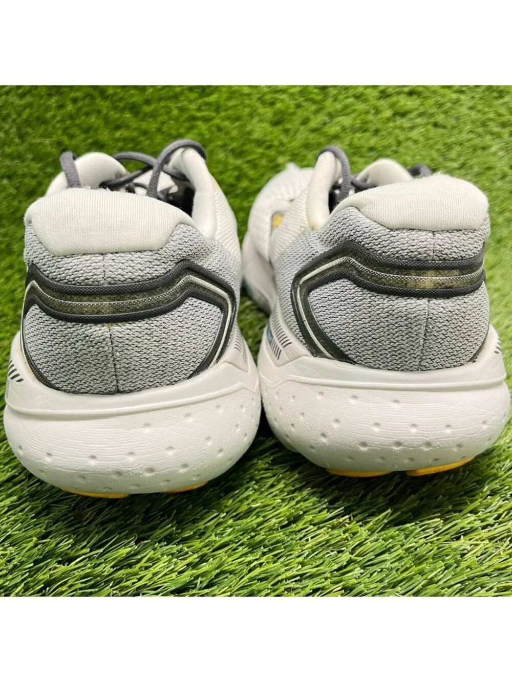 Brooks missing insoles